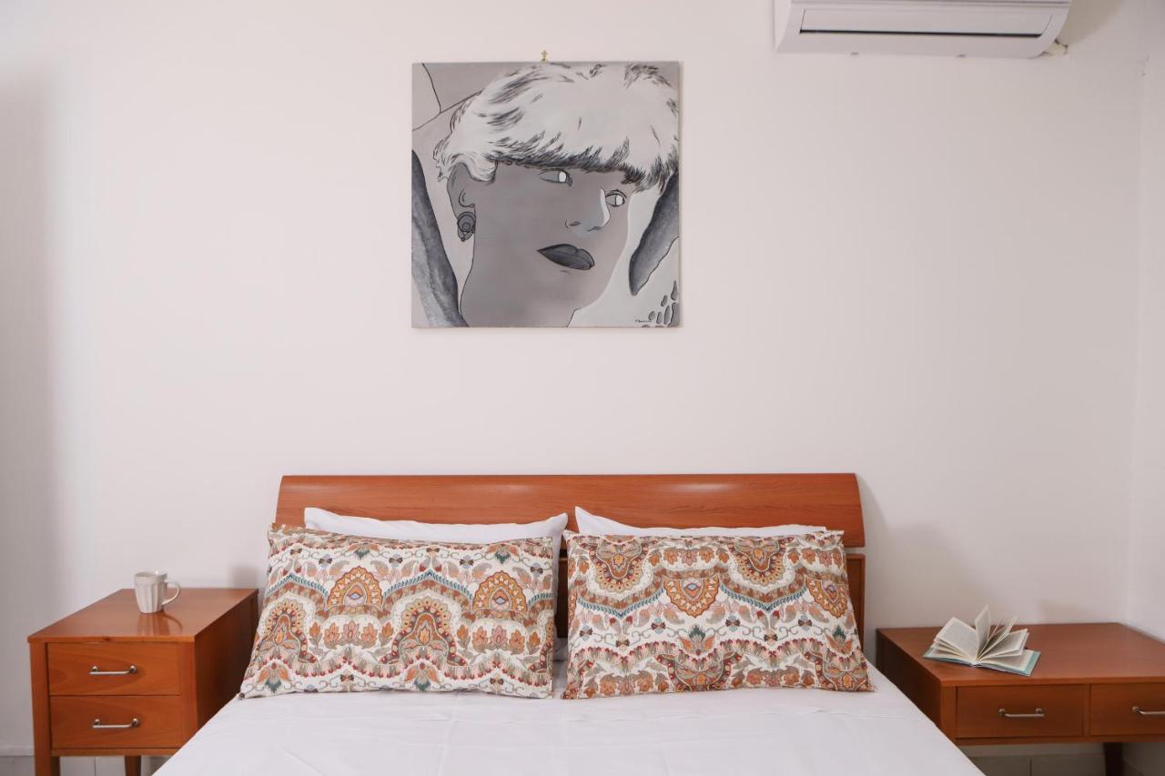 Napoli Centrale Budget Apartment Luaran gambar